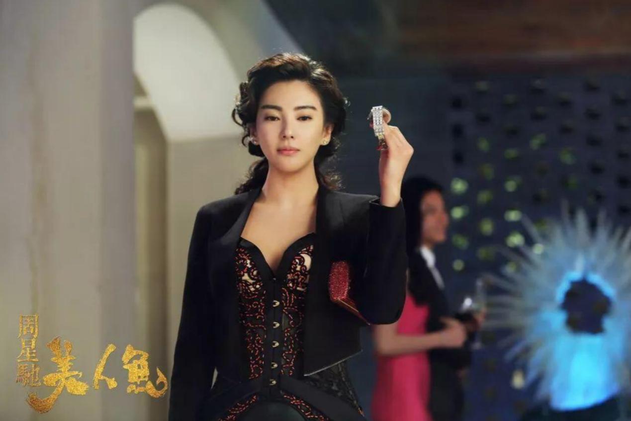 大佬力捧多年没火，“人间富贵花”如今居然凭借几套衣服出圈了？