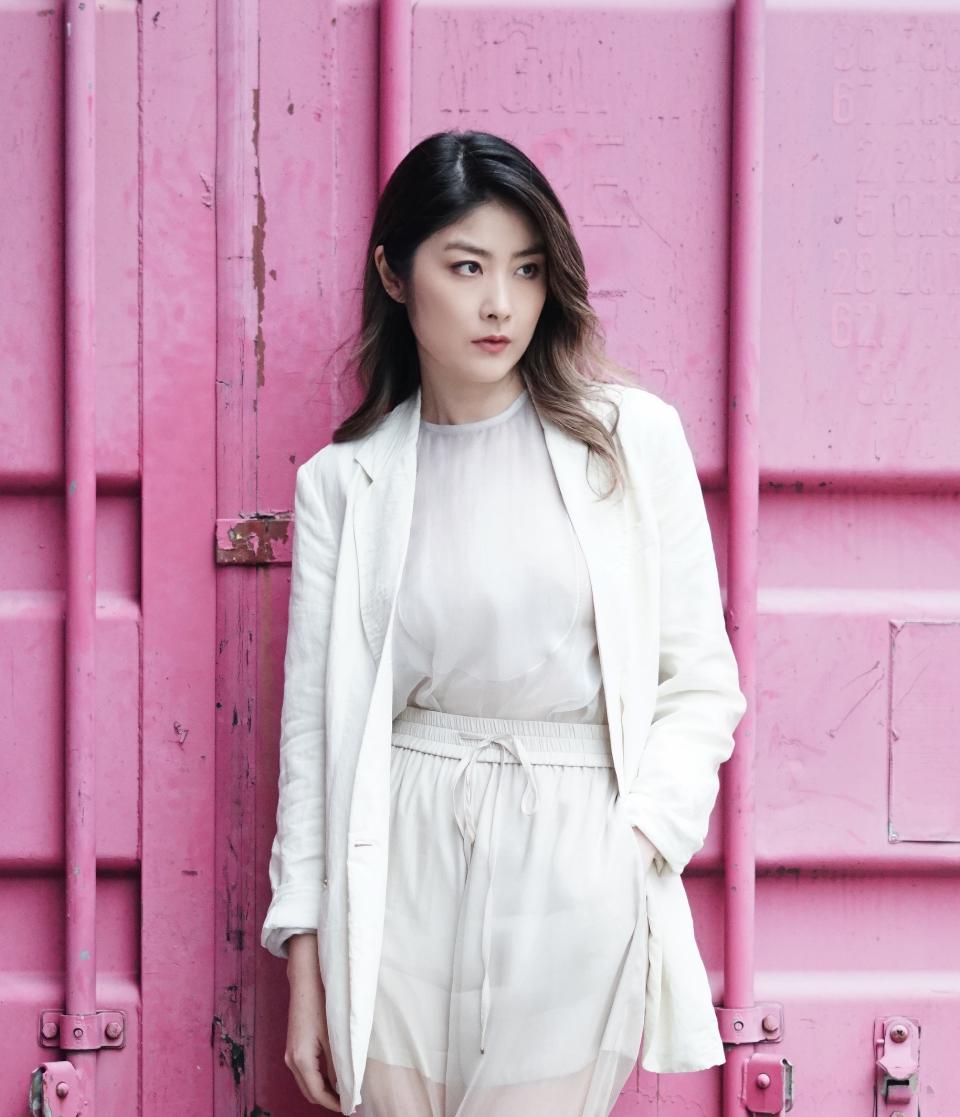 陈慧琳白连体裤出席活动,陈慧琳穿地摊衣服