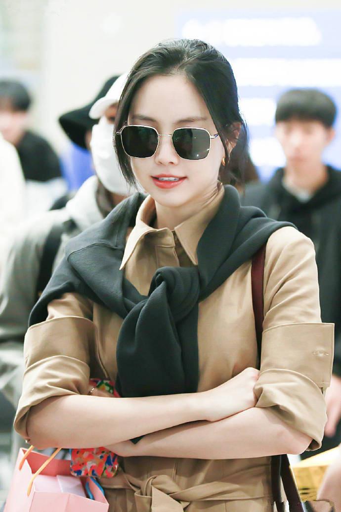 南韩妖精孙娜恩穿搭,孙娜恩春日游穿衣搭配