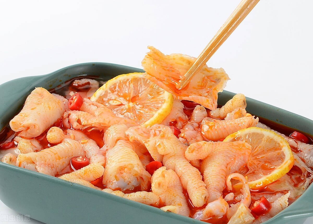 工作难找，摆摊卖柠檬泡椒凤爪能赚钱吗？