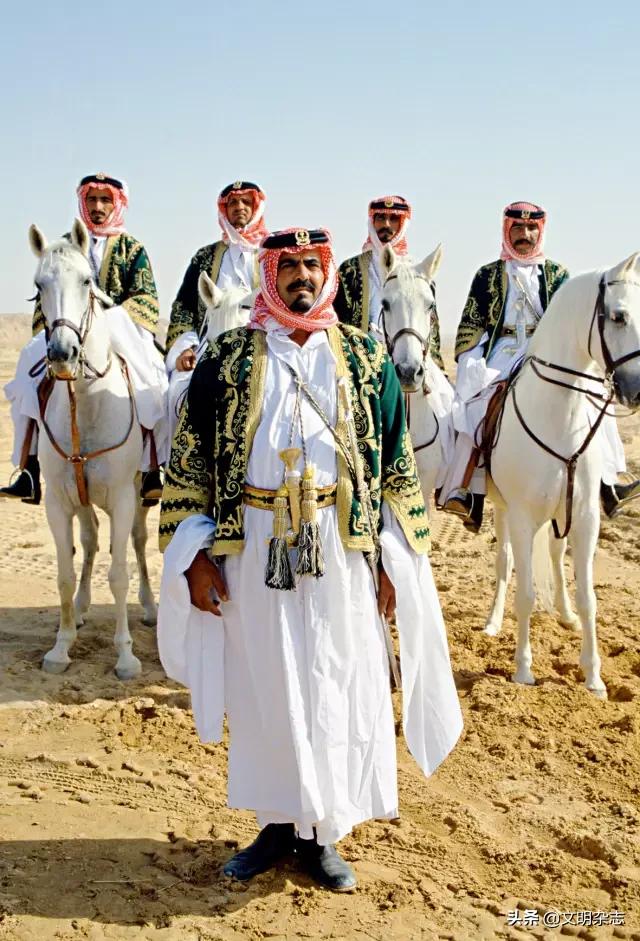 飘逸的古典服装,阿拉伯长袍的服饰特点