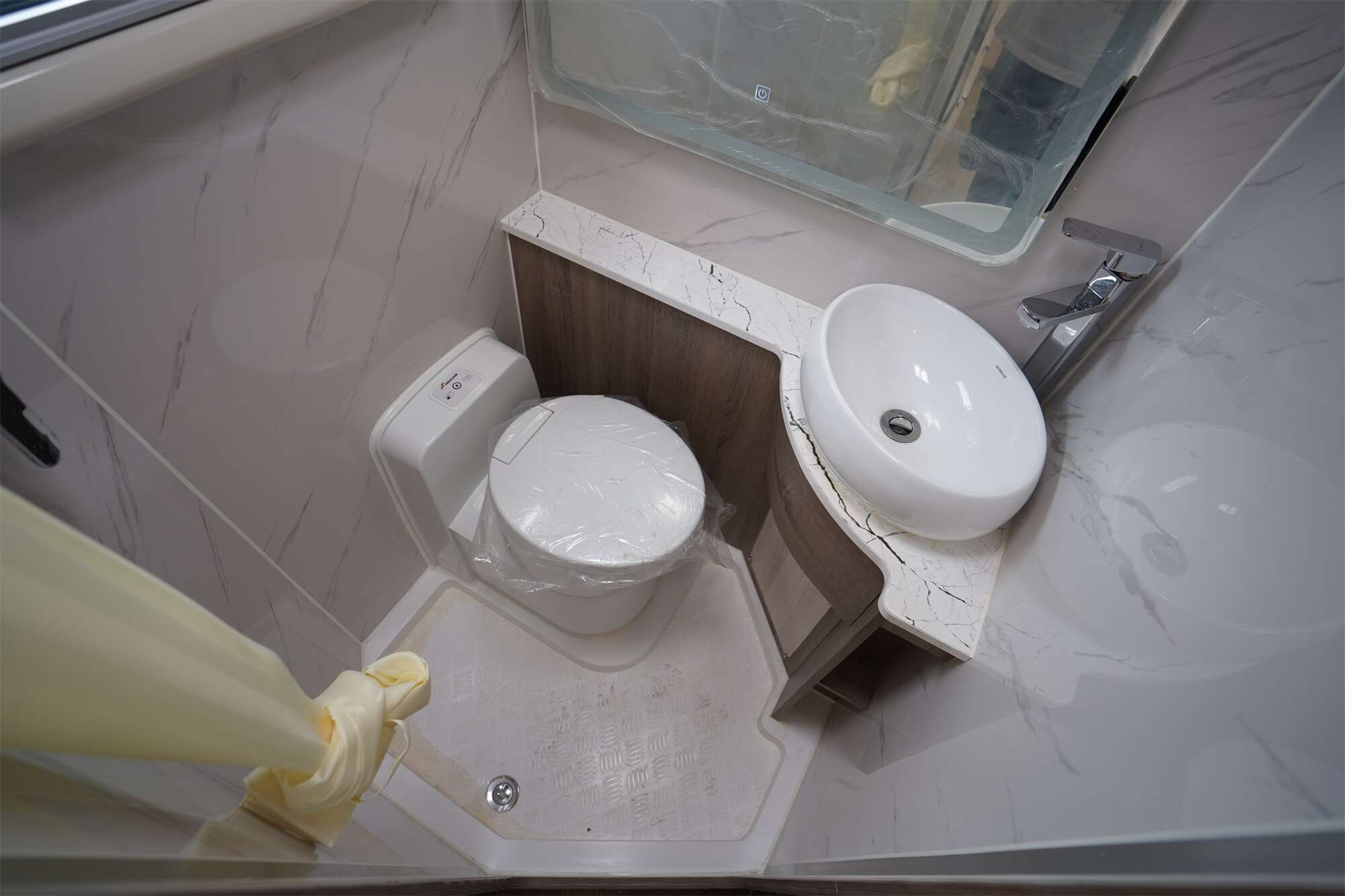 v362低顶6座房车,v362升顶7座房车