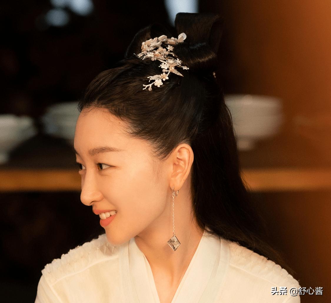 三金影后周冬雨为何会下凡拍电视,三金影后周冬雨真的有演技吗