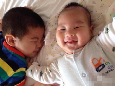 90后妈妈生了双胞胎,90后国庆妈妈产下四胞胎