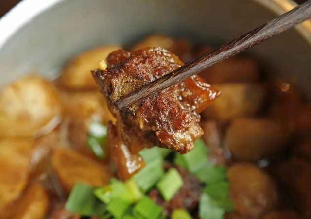 王思聪在杭州打卡的日料店,王思聪总是打卡的烤串店