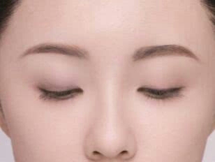 佟丽娅同款淡紫色眼妆怎么画,陈数同款烟熏眼妆