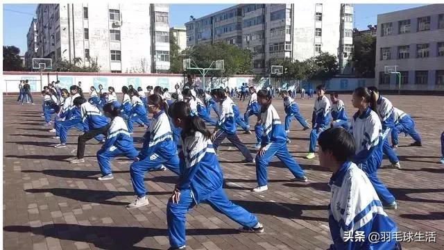 请你尊重你的每一位老师,请尊重你身边的老师