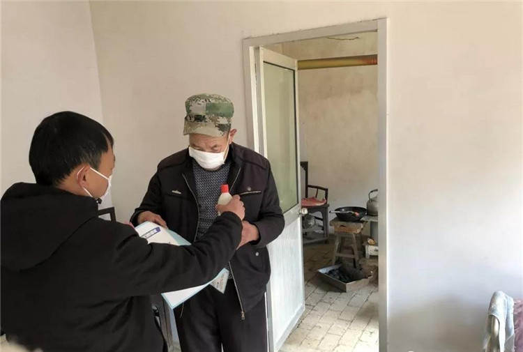 点赞坚守疫线防疫扶贫两不误,帮扶贫困户防疫期间暖人心