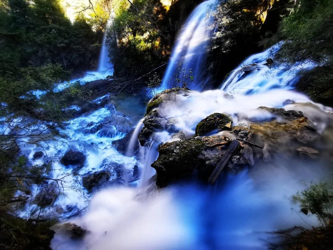 九寨更迷人,神奇的九寨景色迷人惹人醉