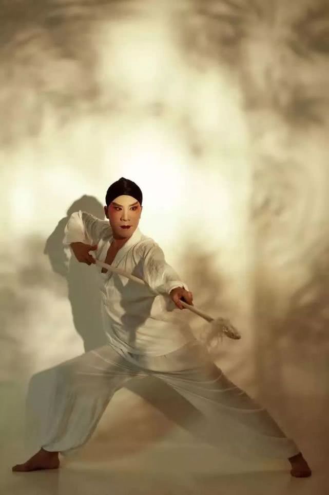 “唱响中原,薪火相传”著名艺术家*军白**选收徒暨公益展演成功举行