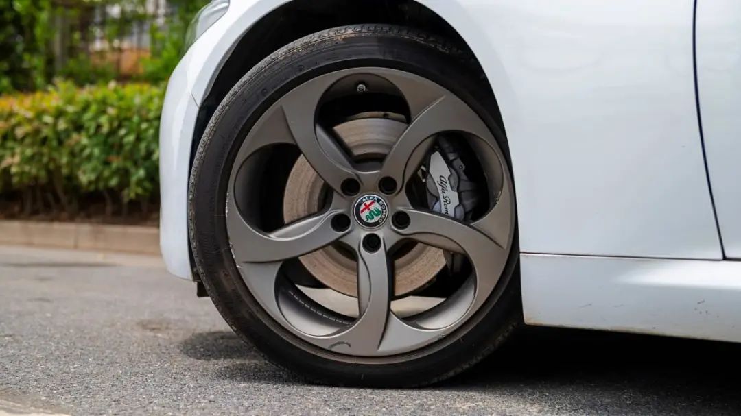 意大利风情满载的阿尔法罗密欧Giulia，还有个名字叫做“勇气”