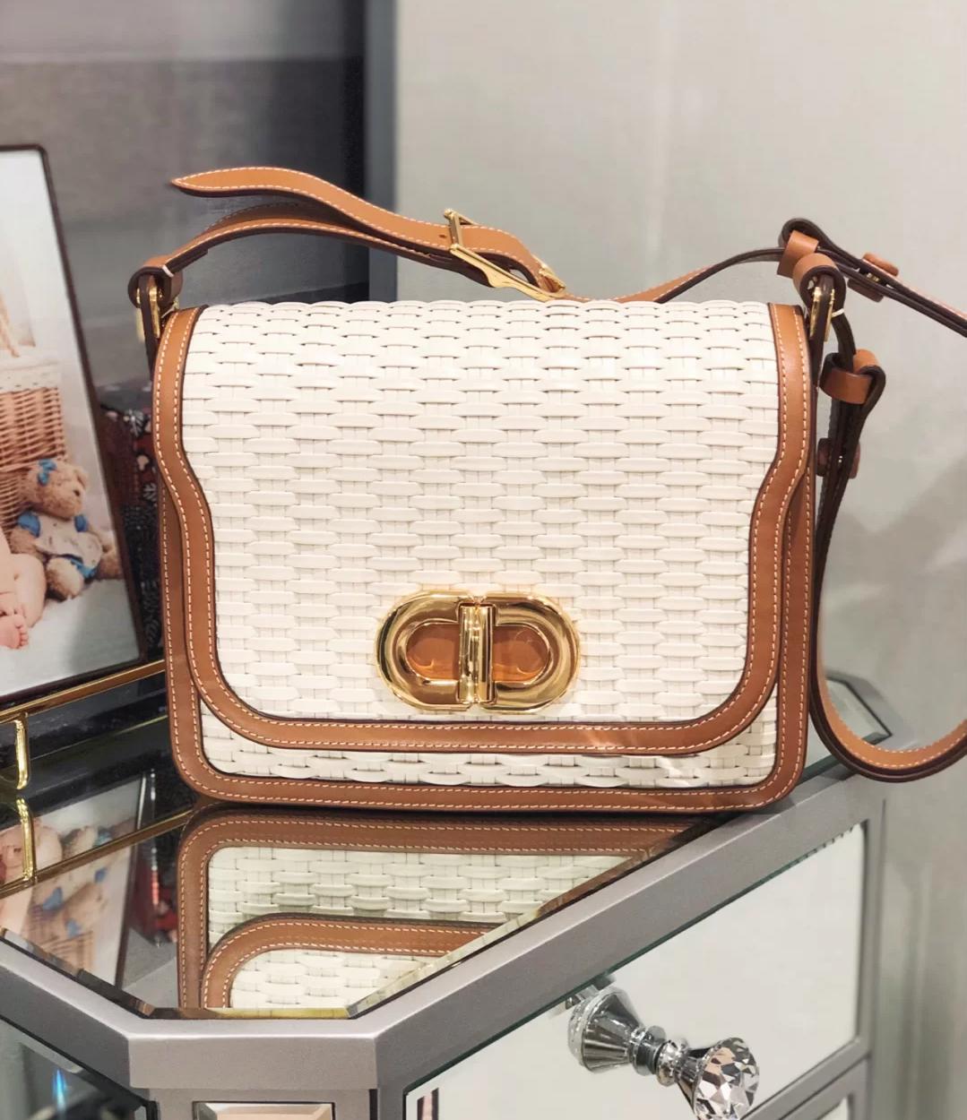 十大入门级轻奢女包千元下,女士小众轻奢品牌包推荐