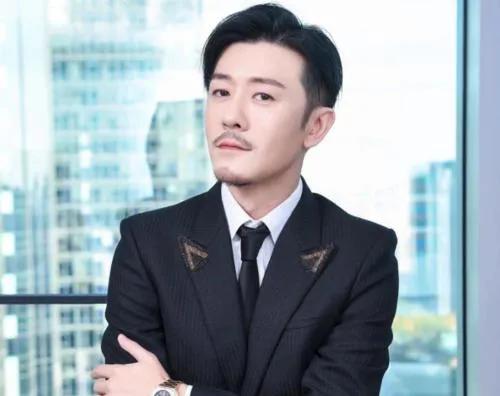 行走的荷尔蒙,这6位越老越有味,大胡茬克制又霸道,气质太绝了