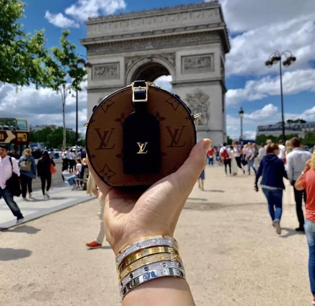 不建议买的10种衣服,哪些衣服应该买哪些不应该买