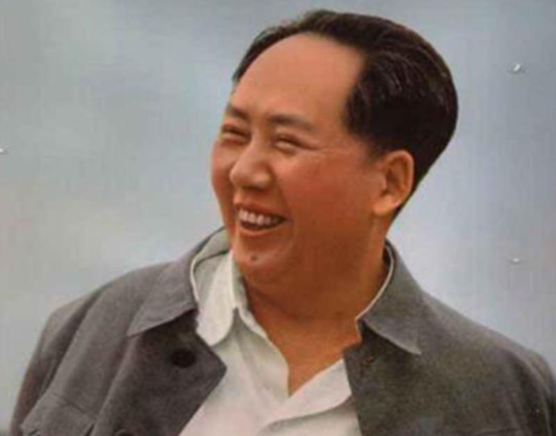 毛*东泽**时隔32年重回韶山,看到父母坟墓破烂不堪:不要修,就这样