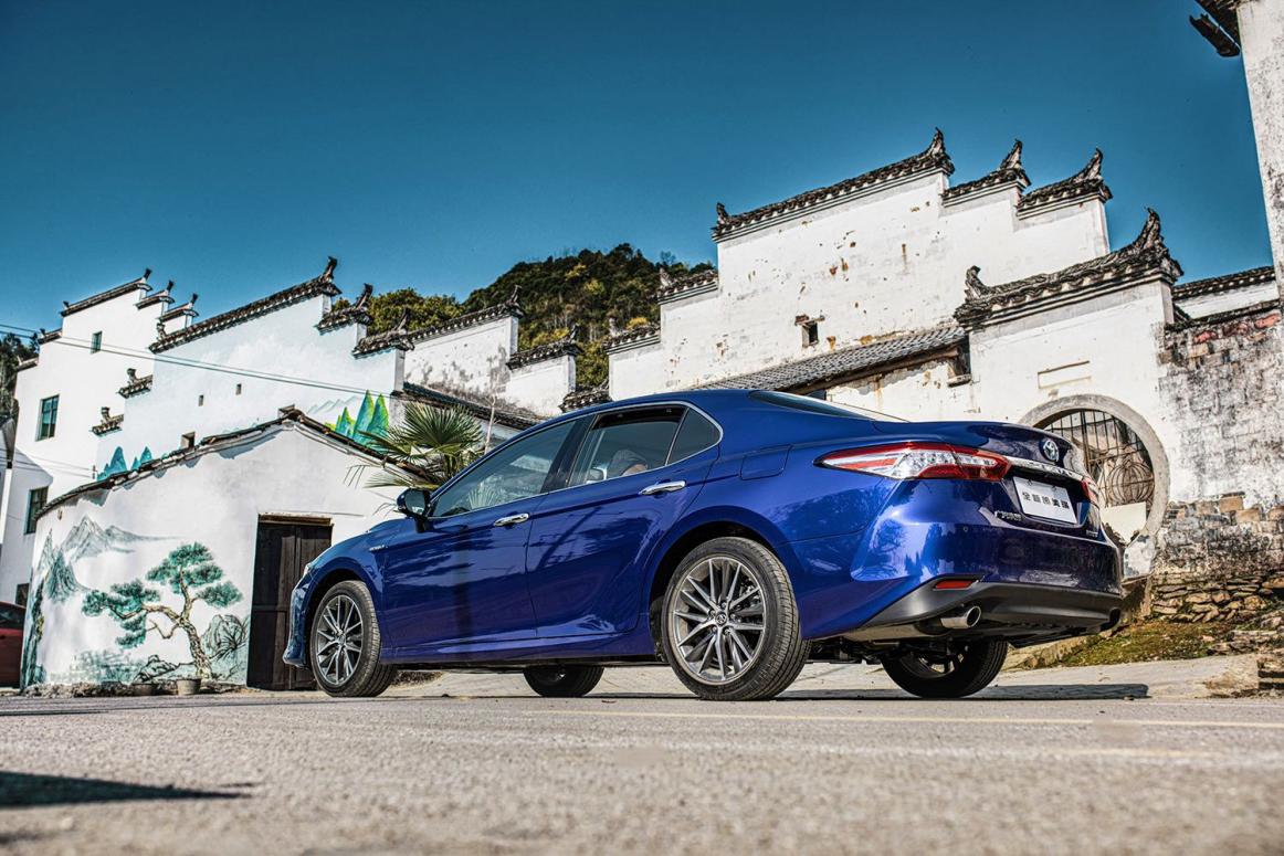 最新凯美瑞双擎混动版,凯美瑞混动领先版配置详解