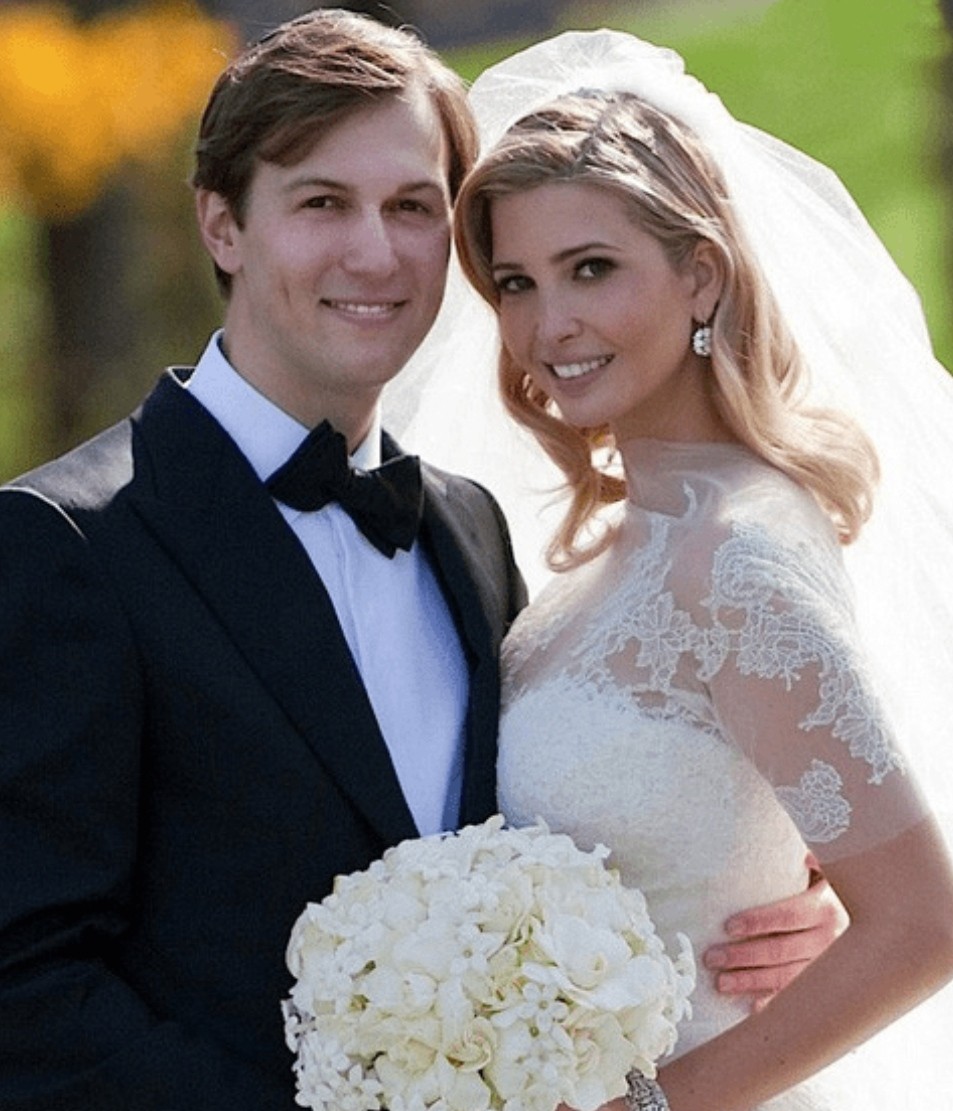 72岁王薇薇庆生照曝光，穿露背裙与男模贴身热舞，火辣身材似27岁