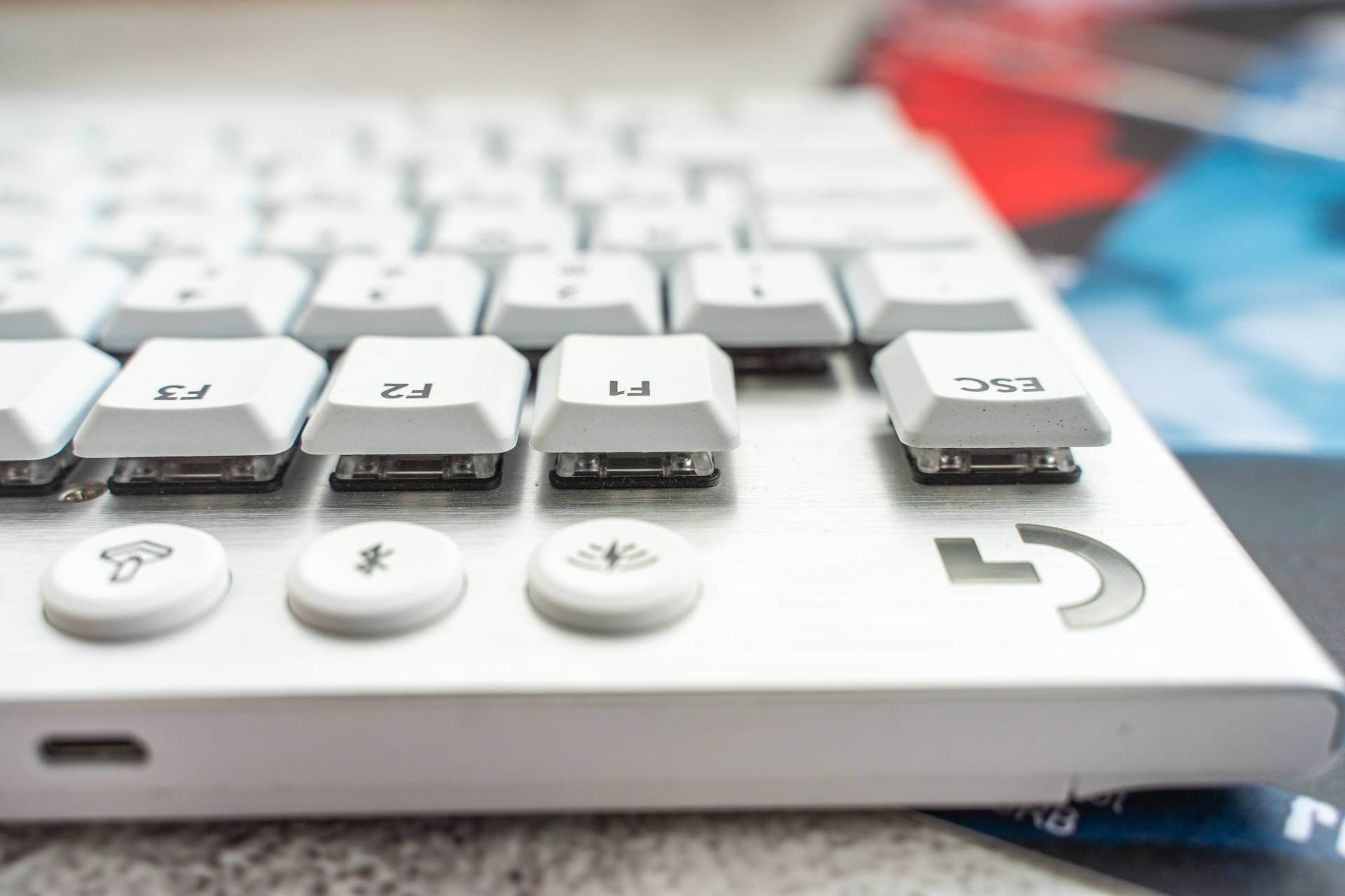 罗技g913tkl键盘轴能换吗,罗技g913tkl键盘是热插拔么