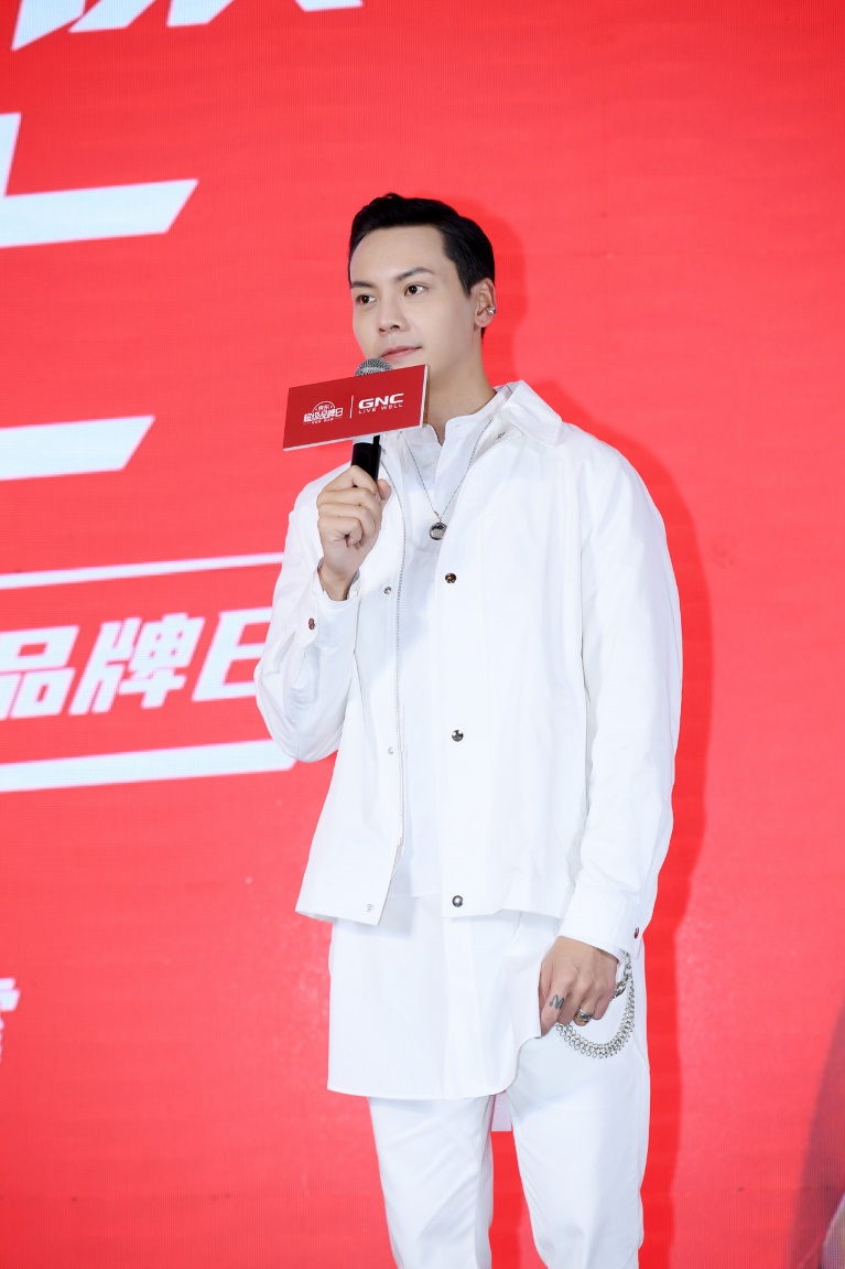 跟着陈伟霆学秋冬养生*法大**,京东GNC这场直播带货很可