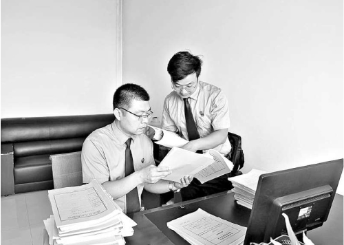 卖外挂，他们一年赚了近20万元