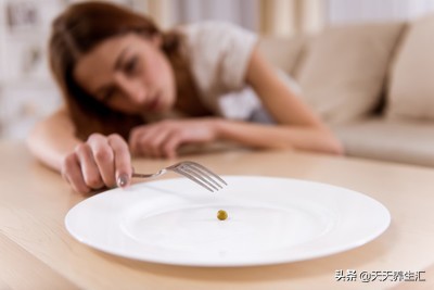 为什么一饿点就心慌手抖出虚汗,一饿就心慌是什么原因