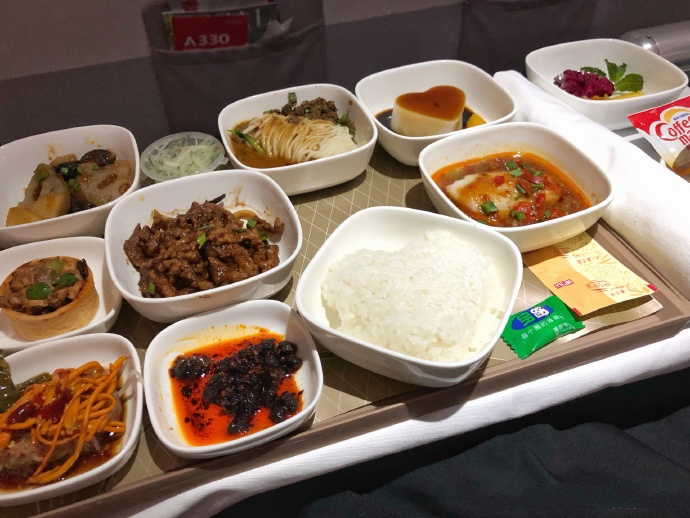 川航空中商务舱餐食,川航飞机餐经济舱有什么