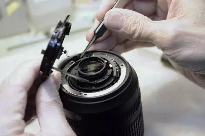 尼康定焦镜头35f1.8跑焦吗,镜头跑焦的原因有哪些呢