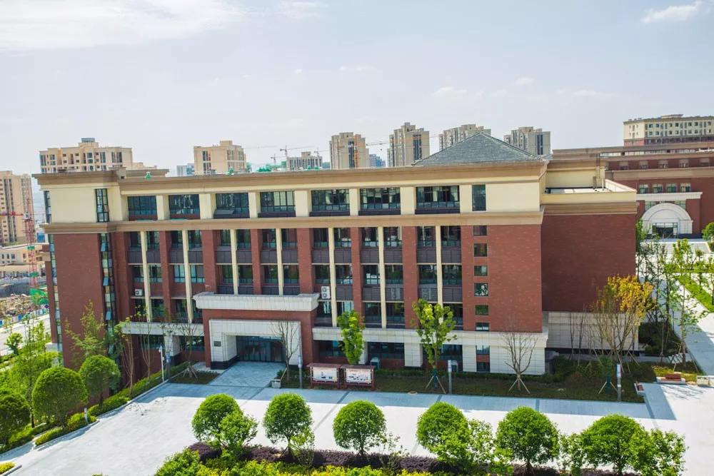 重庆渝北最抢手的小学初中,渝北区第二梯队初中