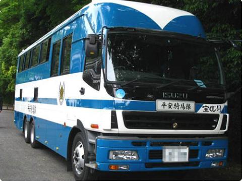 日本隐藏式警车,日本警察用的是什么警车