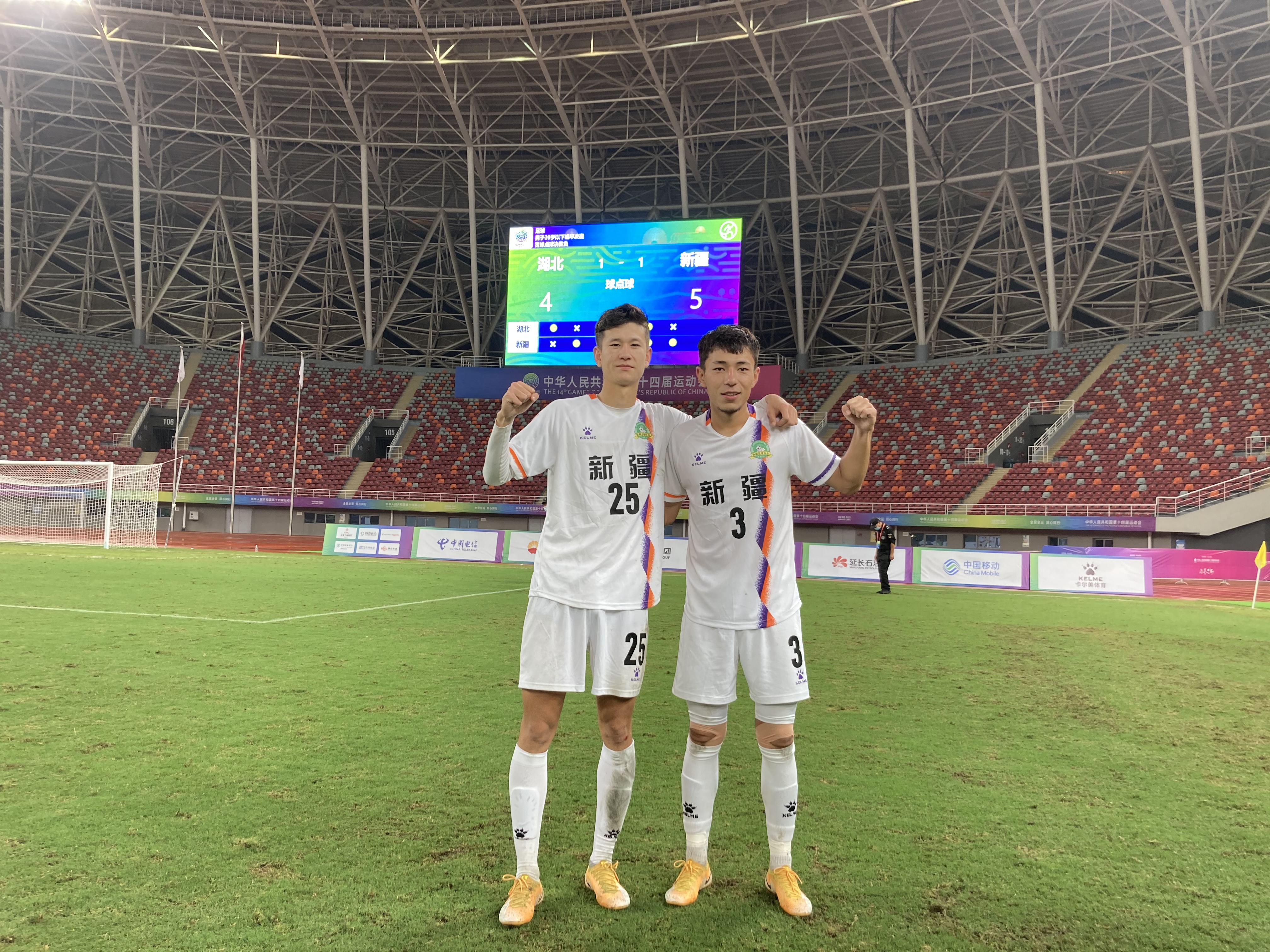 聚是一团火，散是满天星，这些缔造*疆新**足球历史的儿子娃娃们