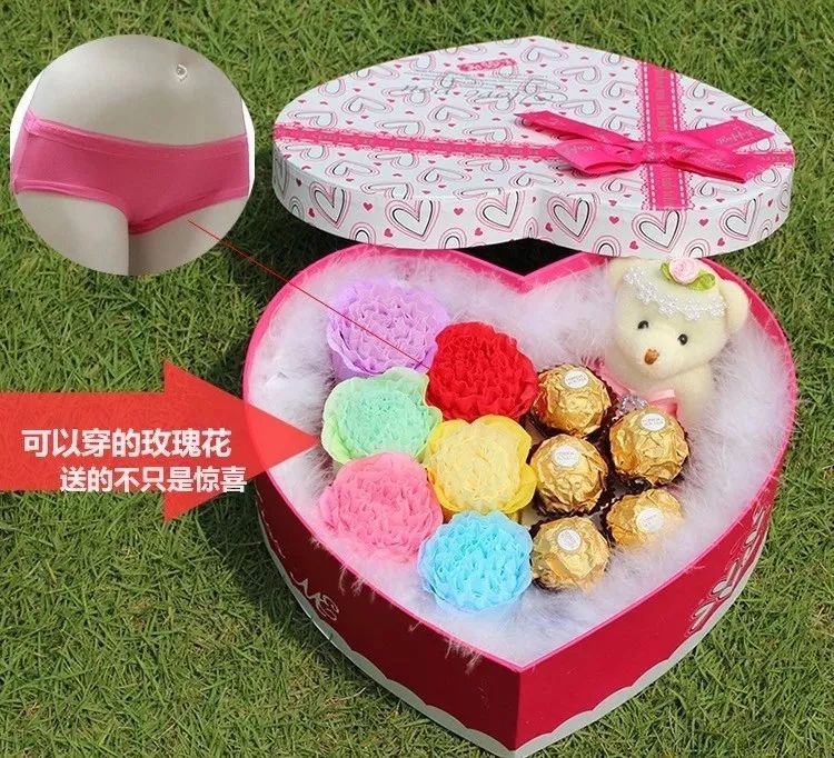 曾以为锦旗是直男送礼的巅峰,直至我收到了这个开光蟾蜍……