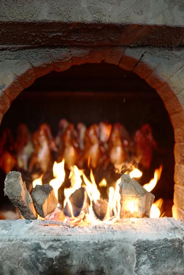 来北京吃涮羊肉烤鸭,在北京吃烤鸭最正宗的地方