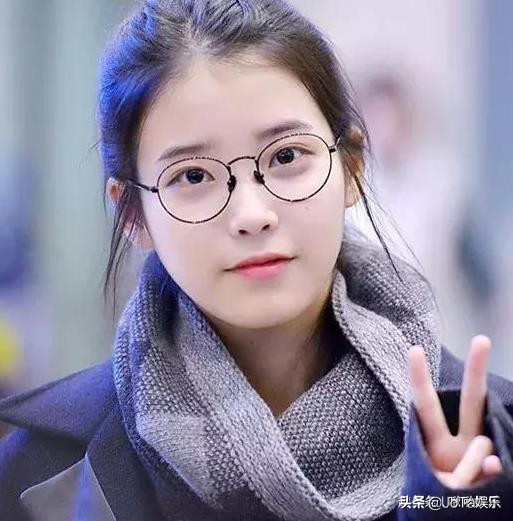 郑爽、刘诗诗、迪丽热巴等女星戴眼镜——这就是明星跟素人的差别