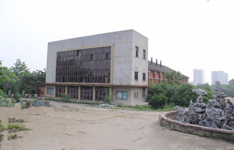 安徽这家兵工总厂辖六厂，规模庞大，雷达获奖，搬走后建筑衰败