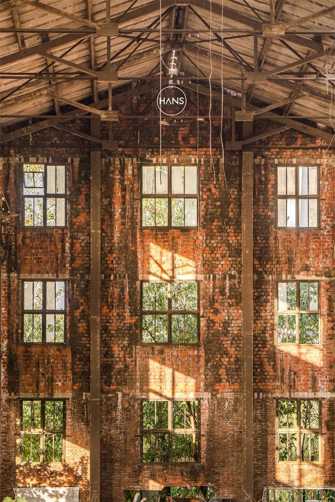 这里是青山，请长按保存