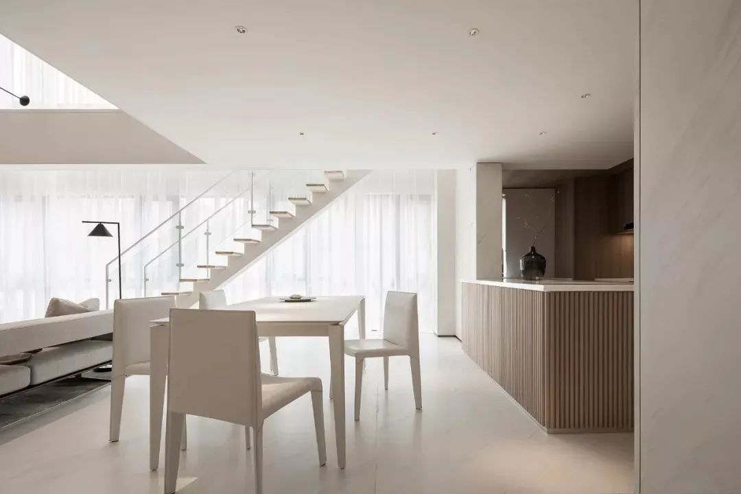 极简小户型装修25方复式,极简风格小复式