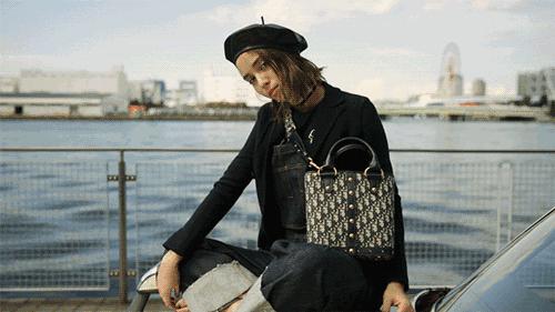 手拿包包女生小巧精致,轻便女手拿包