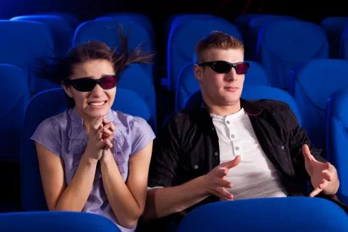 我花100块，在4D影院买了一场毒打