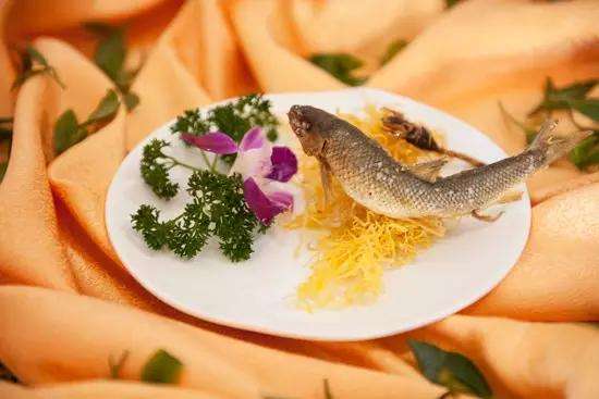 泰山上的赤鳞鱼是什么样的,泰山名贵鱼赤鳞鱼一条多少克