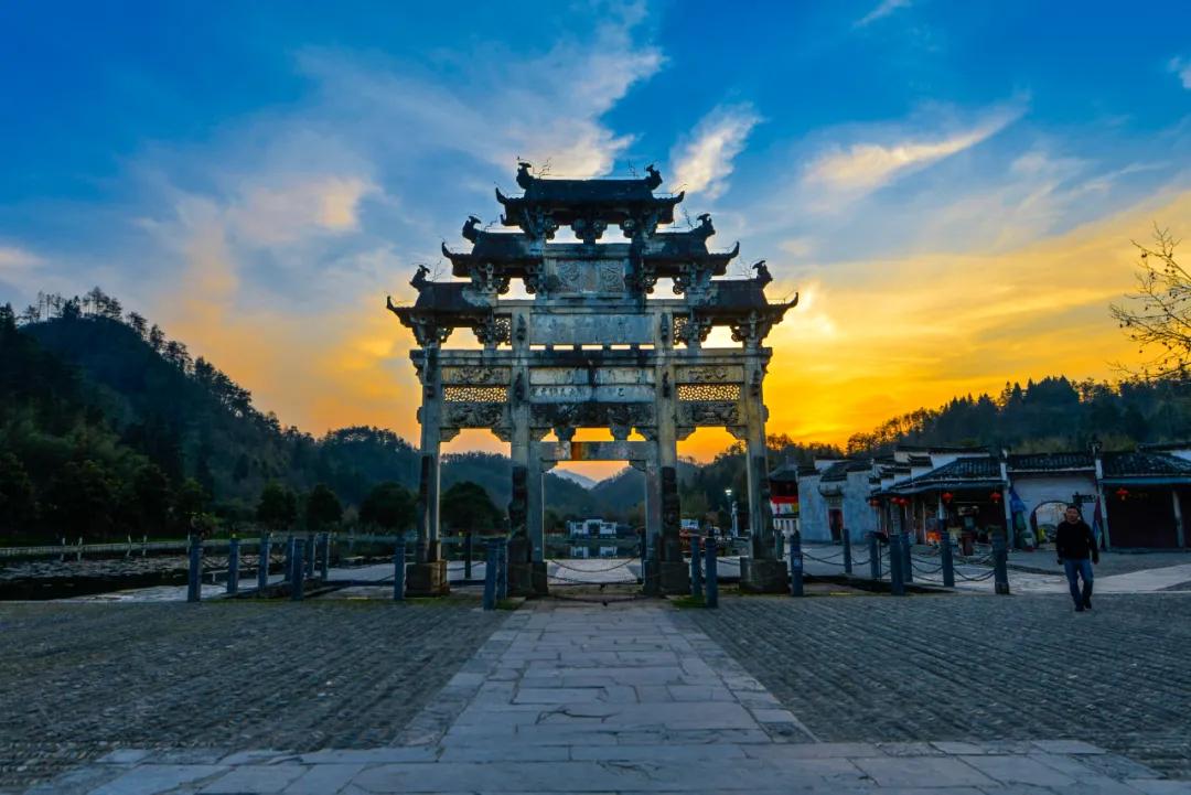 鍗冪櫨骞存潵缁忓吀鍙よ瘲,鍗冪櫨骞存潵鍙よ瘲