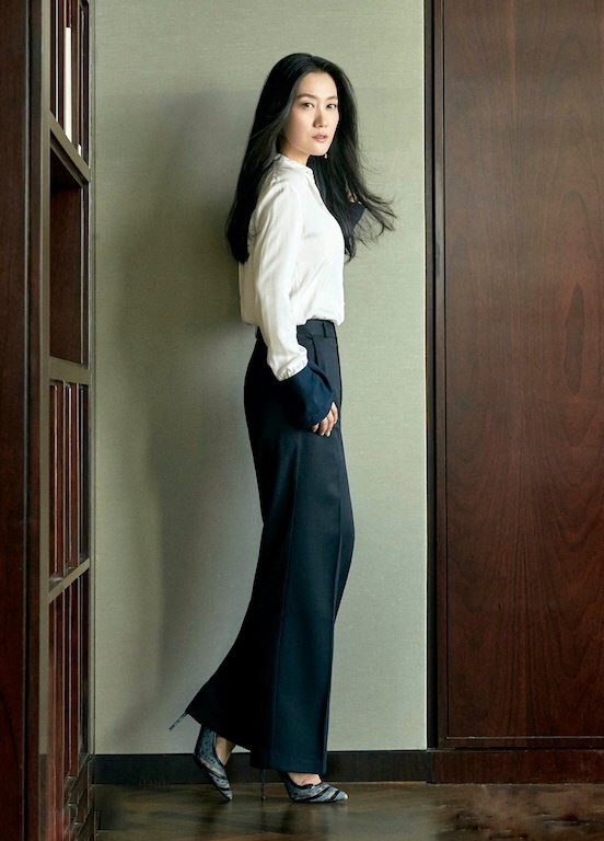 白衬衣搭开衫怎么穿出高级感,白衬衣领带也可以穿出高级感