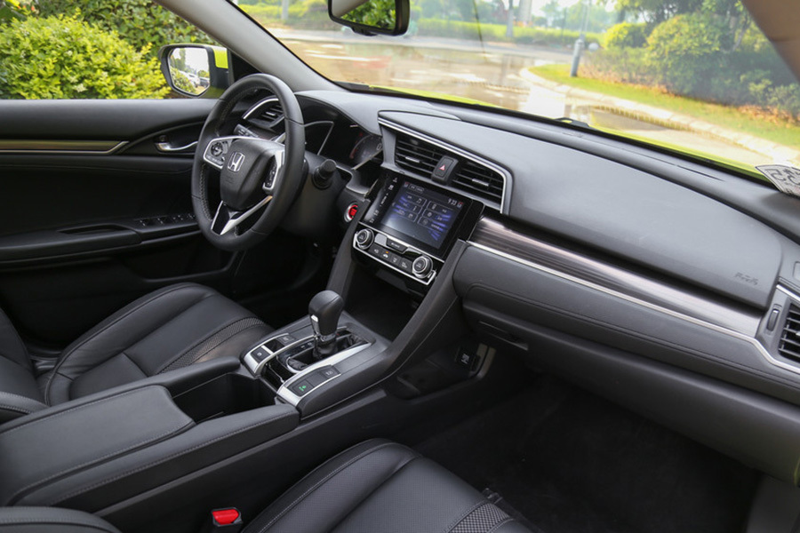 2017款思域1.0tcvt180turbo舒适版,1299万起售第十一代思域