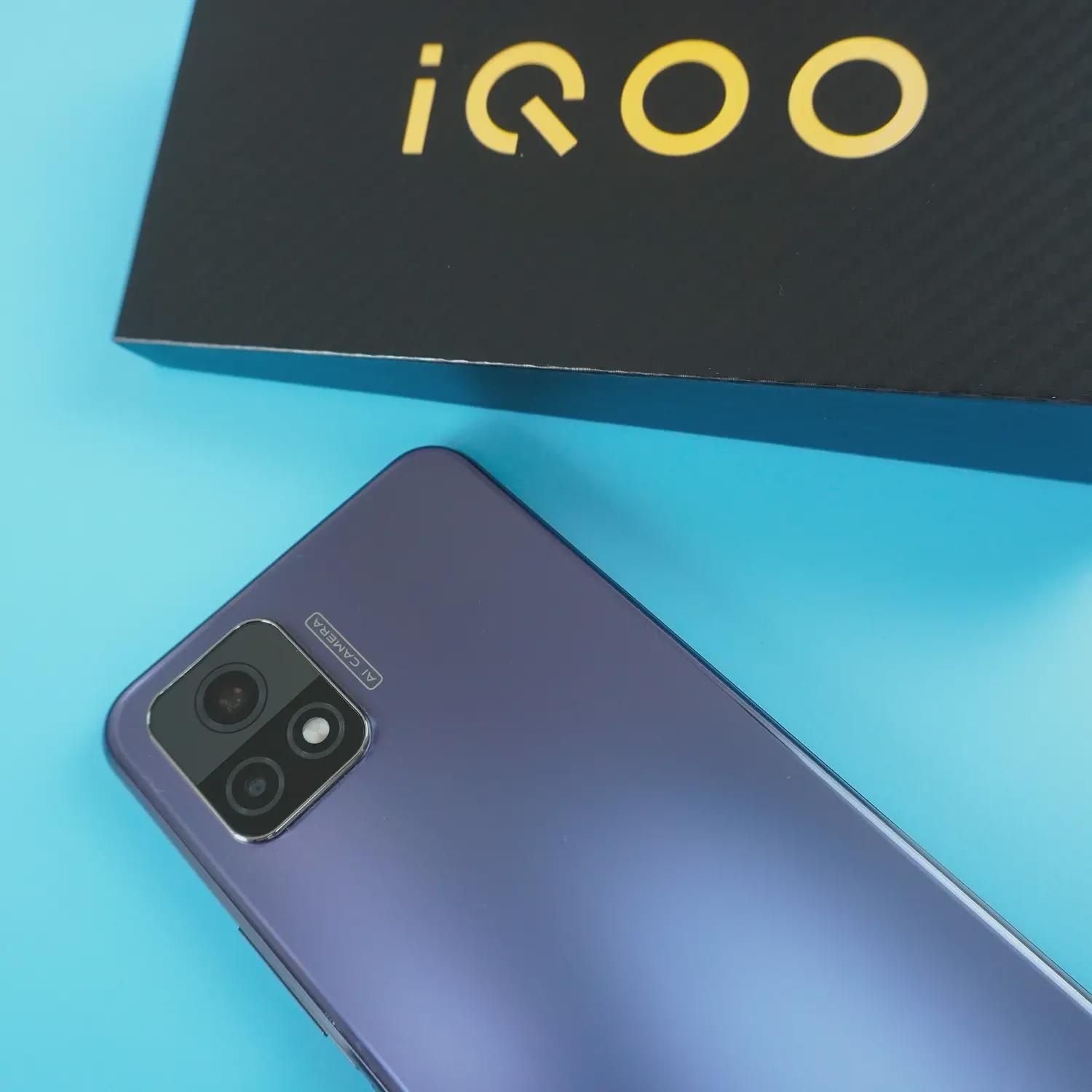 iQOOU3：神颜+高刷屏，有点香