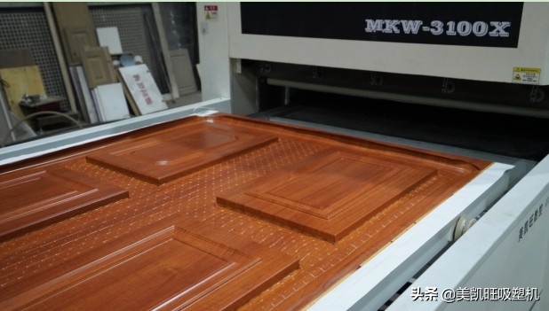 柜门流行做烤漆还是做模压的,欧松板柜门和模压柜门哪个好