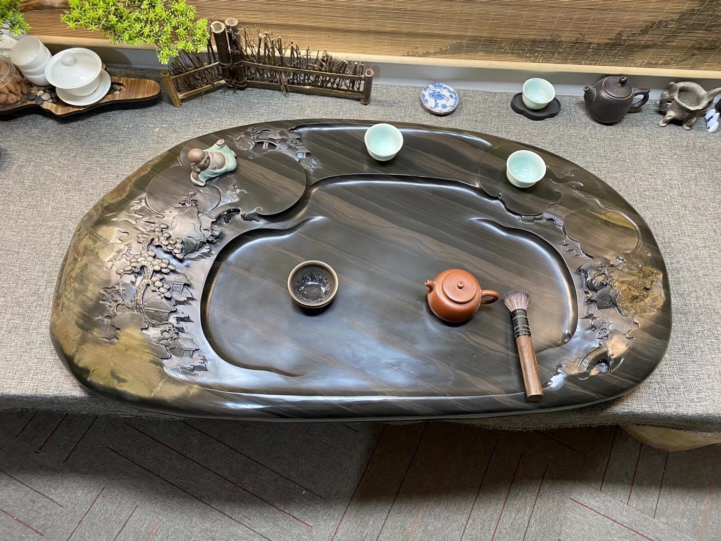 把石头雕刻成刀,把石头雕刻成工艺品