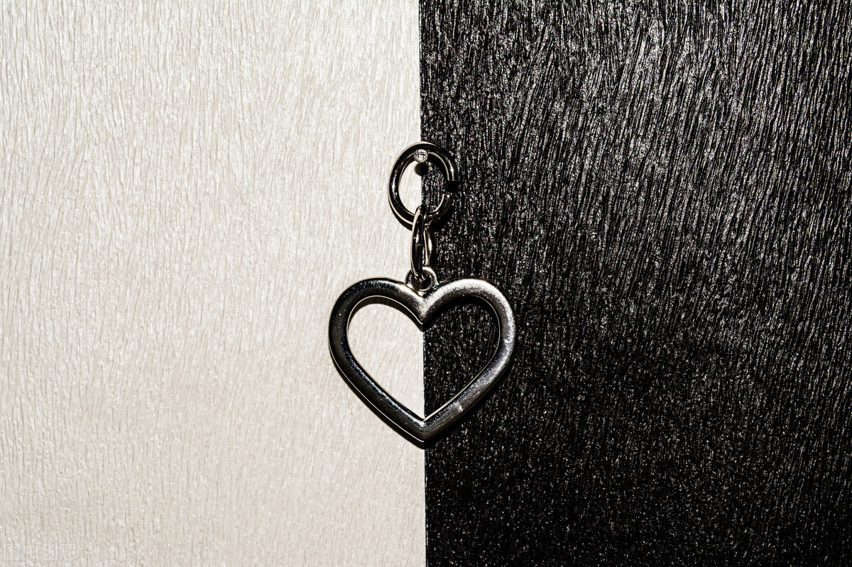 某高校教室不雅视频曝光,遭全网疯传:纵欲的人生,到底有多可怕