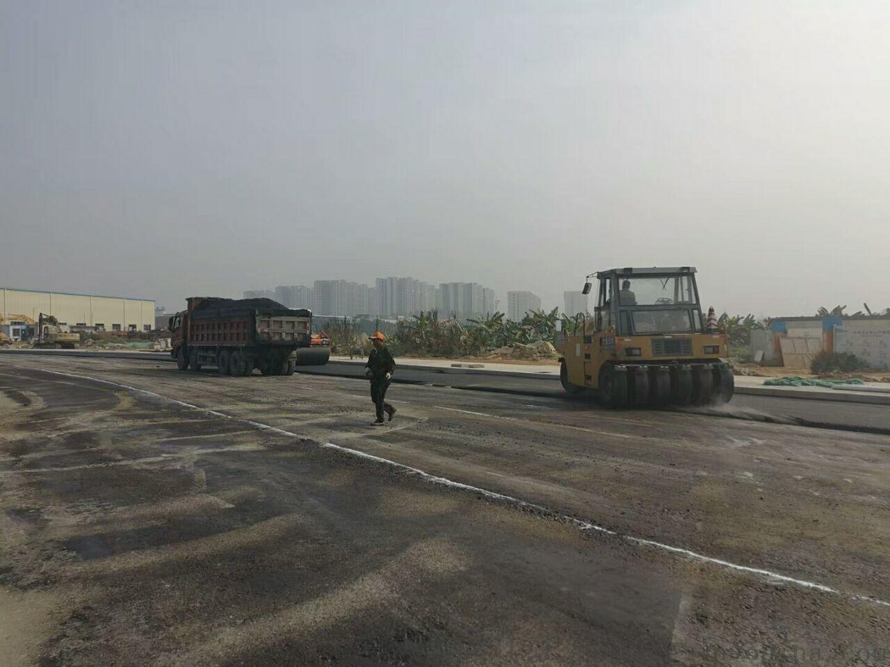 二建沥青面层雨季施工措施,道路工程面层施工