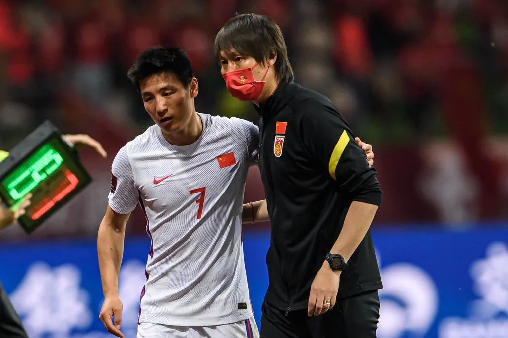 中国男足该不该骂,中国男足被骂的视频