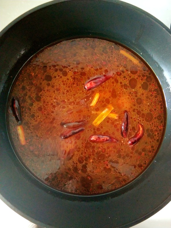 嫌麻辣烫店又贵又脏，自己在家做，麻辣鲜香吃个够，成本10元不到