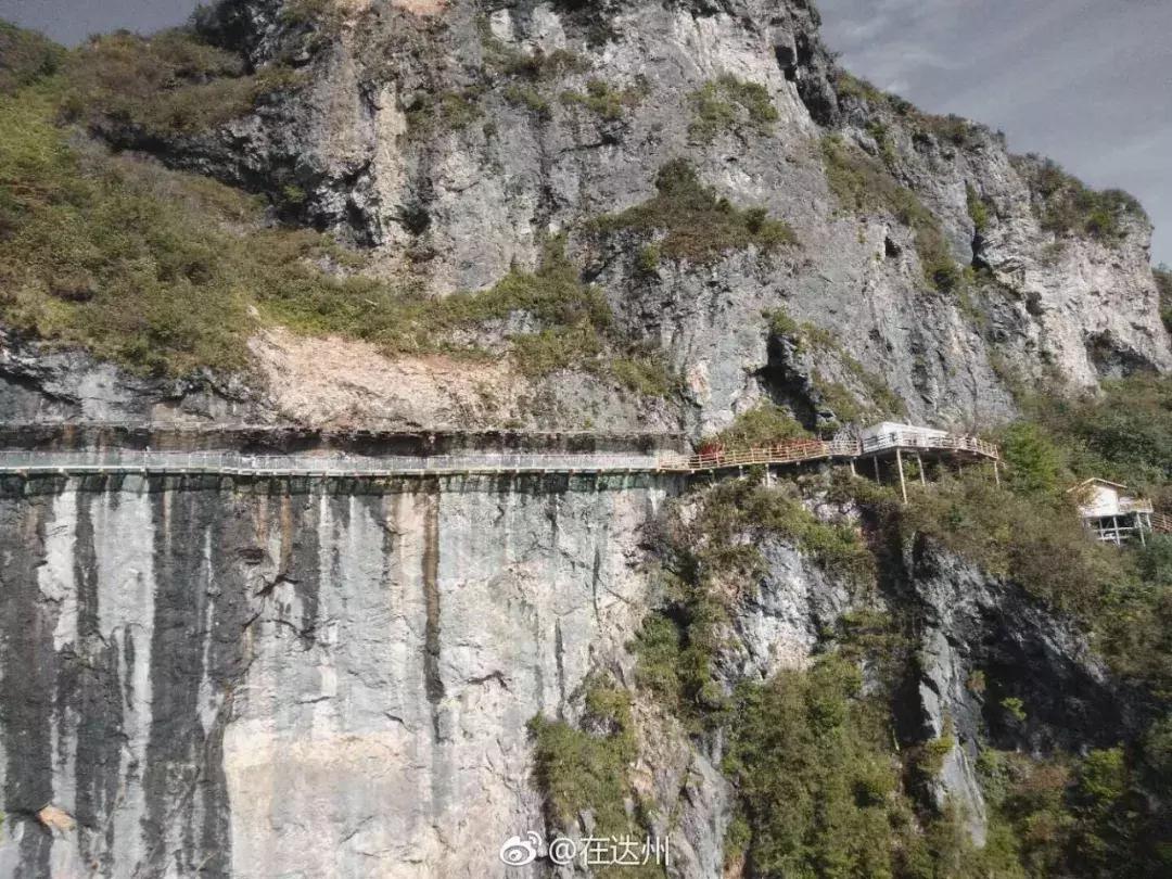 成都周边的玻璃栈道有哪些,成都玻璃栈道景区